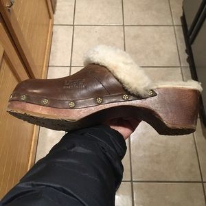 Leather Uggs clogs